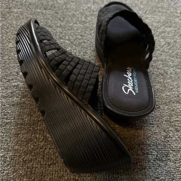 Brand New Sketchers Memory Foam Sandals - Size 6 - Picture 2 of 3